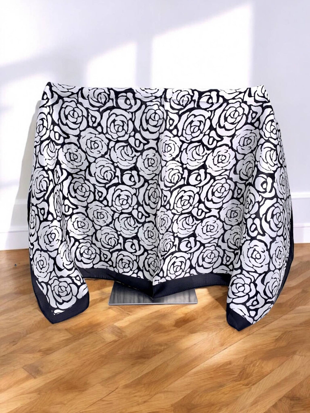 Mønstret tørklæde 68x68cm i 100% POLYESTER